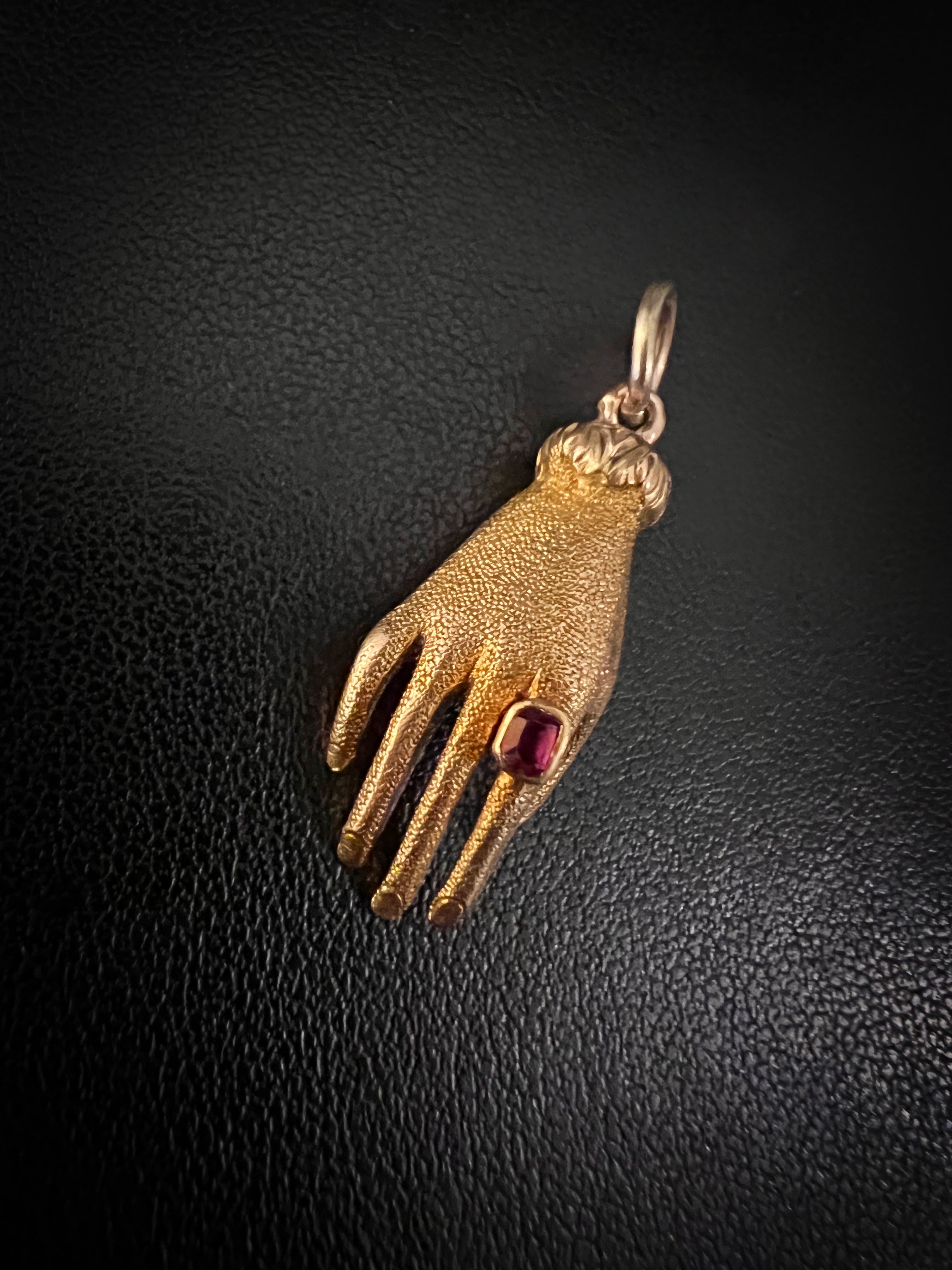 Gold hot sale hand pendant