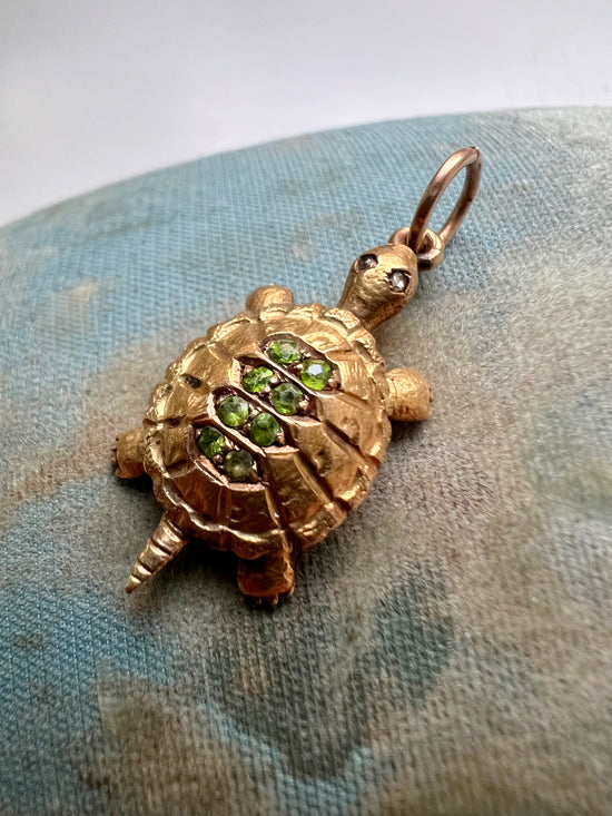 VICTORIAN 15CT GOLD TORTOISE PENDANT