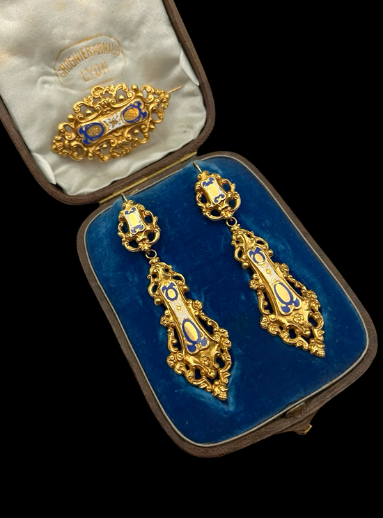 19TH CENTURY FRENCH 18CT GOLD & ENAMEL EARRINGS & BROOCH DEMI PARURE