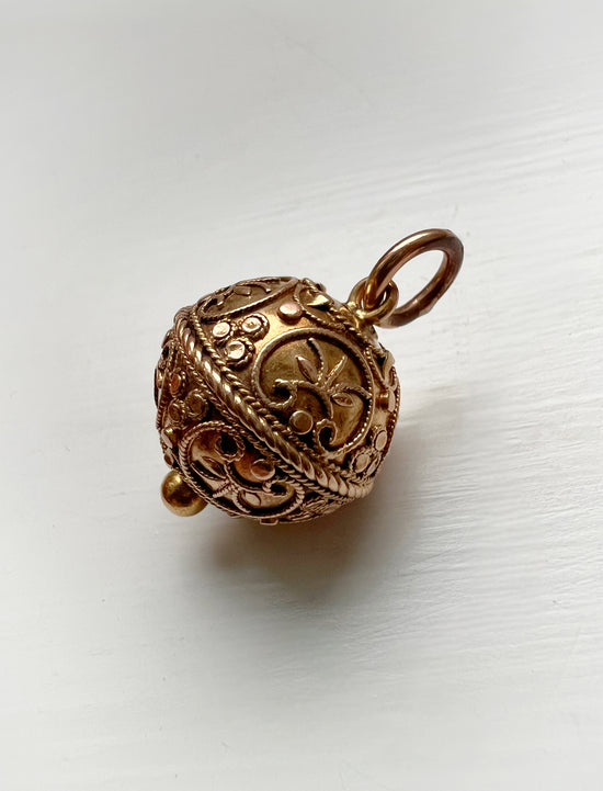 VICTORIAN 15CT GOLD ETRUSCAN REVIVAL SPHERE PENDANT