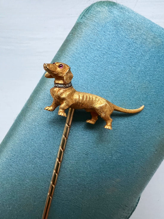 VICTORIAN DACHSHUND DOG STICKPIN