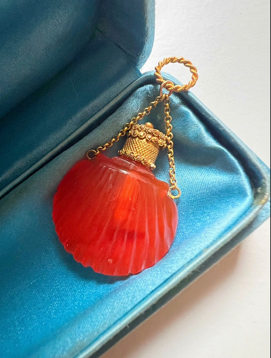 GEORGIAN SHELL SCALLOPED CARNELIAN SCENT BOTTLE