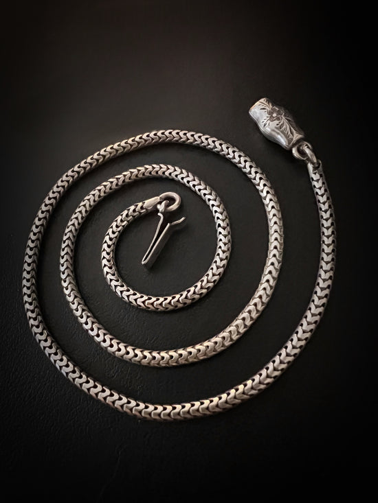 VICTORIAN SILVER SNAKE CHAIN