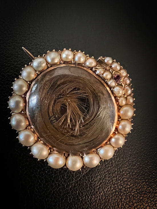 GEORGIAN PEARL OUROBOROS SNAKE LACE PIN